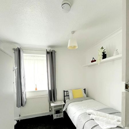 Cosy Room Stay 5 Саттон Экстерьер фото