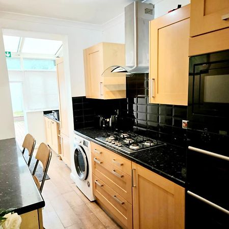 Cosy Room Stay 5 Саттон Экстерьер фото