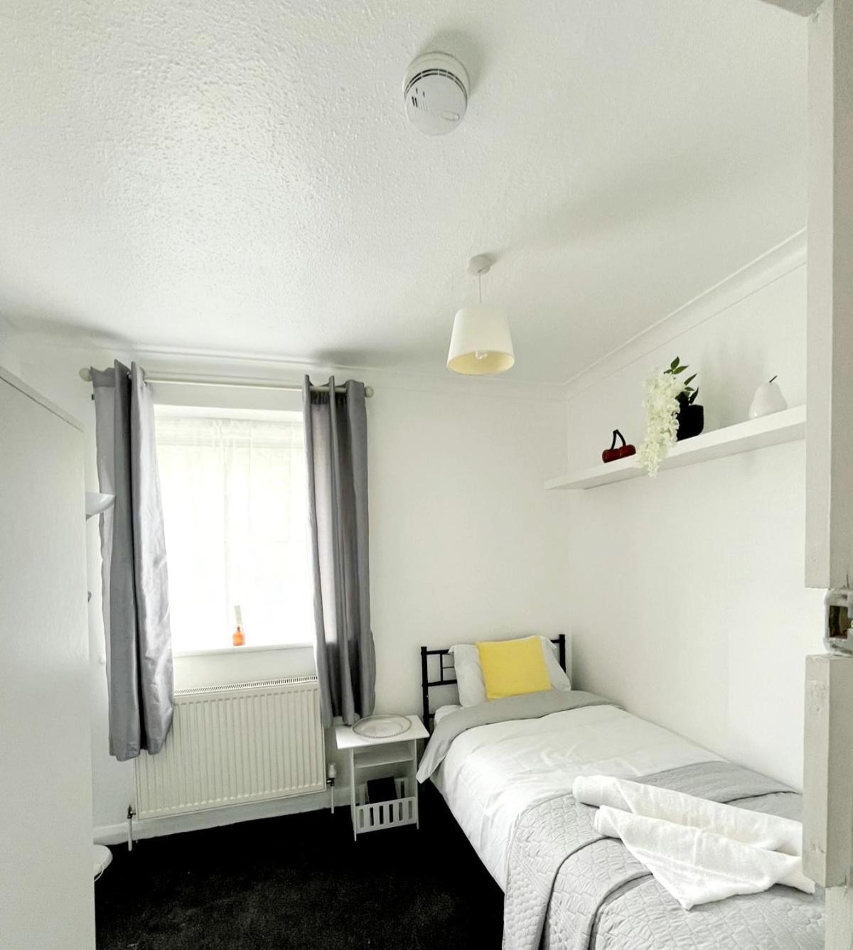 Cosy Room Stay 5 Саттон Экстерьер фото
